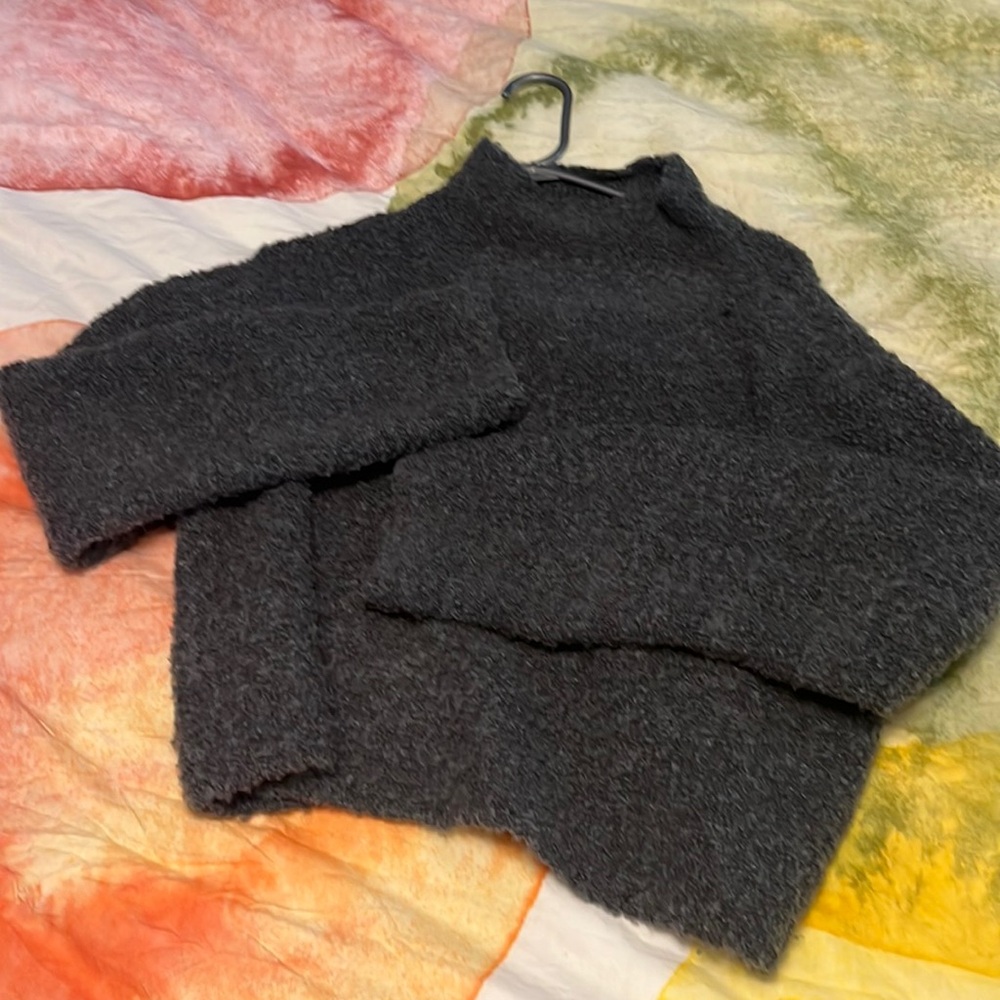 Cropped, mock turtle neck sweater wool/alpaca/acrylic blend